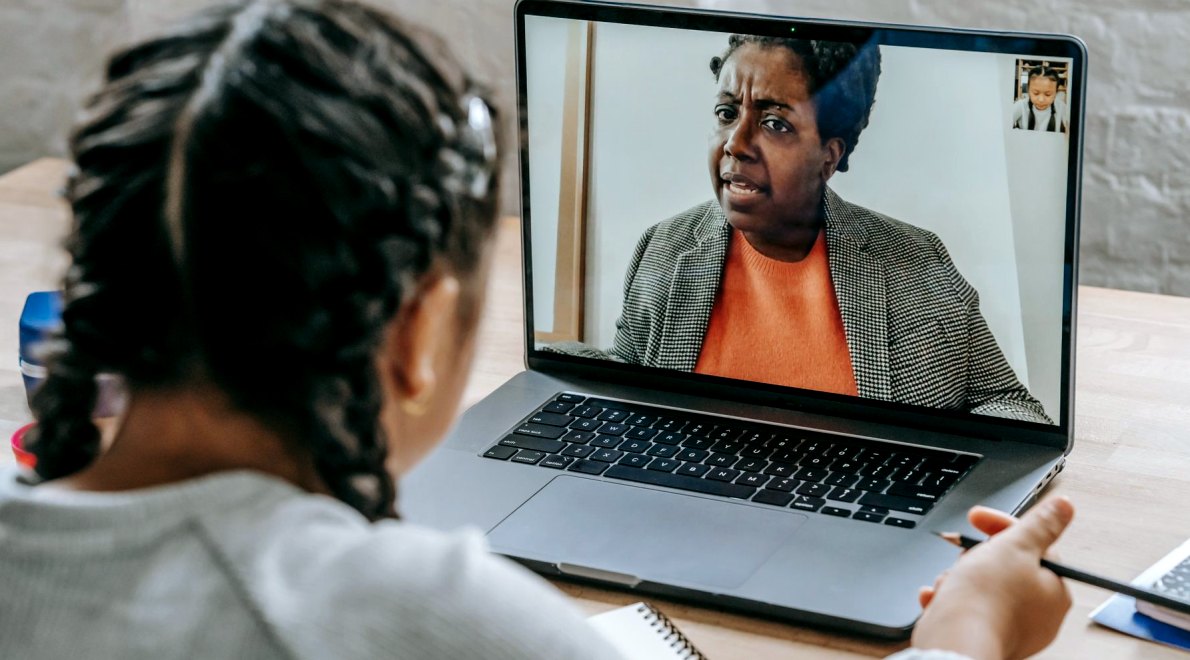 Préparer une visioconférence avec un assistant pour avancer sur votre site